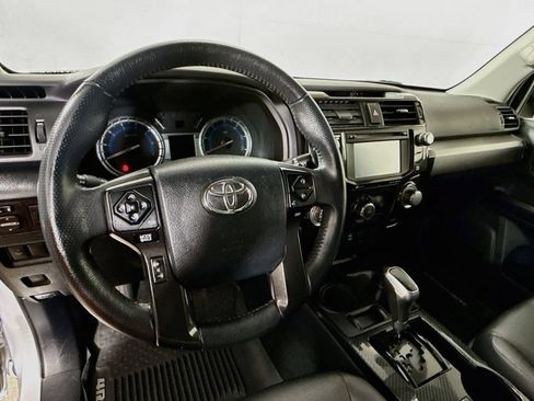 Used 2018 Toyota 4Runner TRD Off-Road Premium w/ Convenience Package AWD/4WD image 11