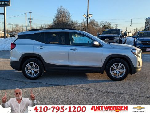 Used 2020 GMC Terrain SLE w/ Driver Convenience Package image 2