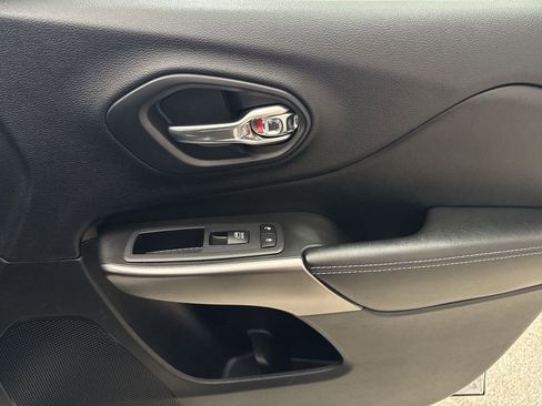 Used 2020 Jeep Cherokee Latitude Plus w/ Cold Weather Group image 20