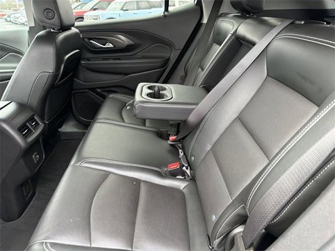 Used 2023 GMC Terrain SLT image 13