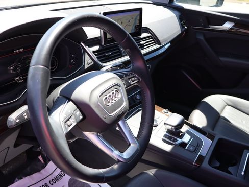 Used 2020 Audi Q5 e Premium Plus w/ Premium Plus Package AWD/4WD image 10