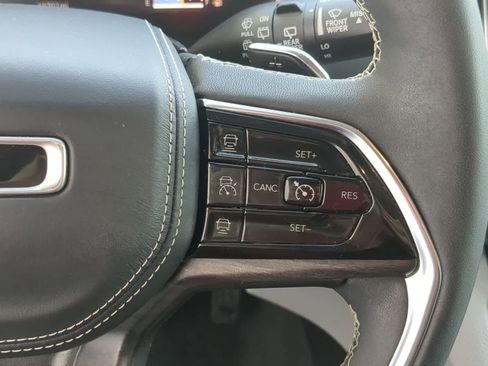 Certified 2023 Jeep Grand Cherokee Overland w/ Luxury Tech Group IV AWD/4WD image 24