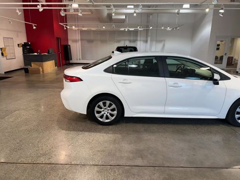 Used 2025 Toyota Corolla LE image 16