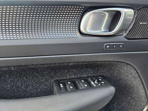 Used 2020 Volvo XC40 T5 R-Design w/ Protection Package image 25