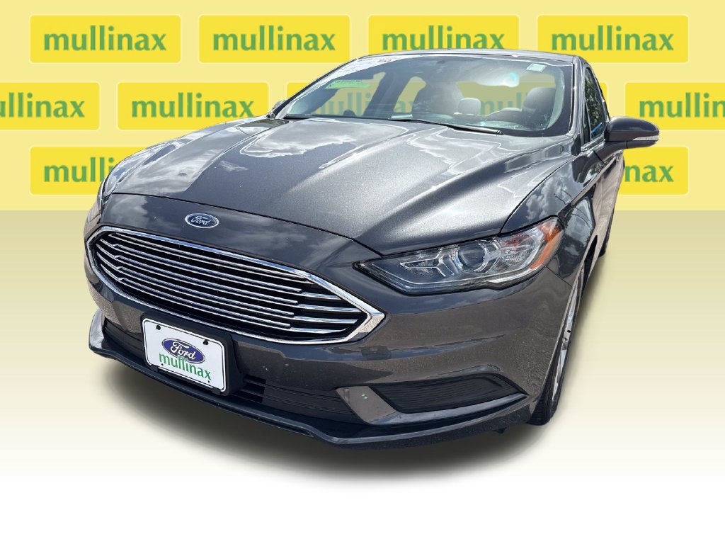 Used 2017 Ford Fusion SE w/ Fusion SE Technology Package FWD image 10