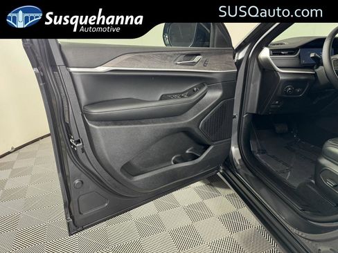 New 2025 Jeep Grand Cherokee Limited image 43