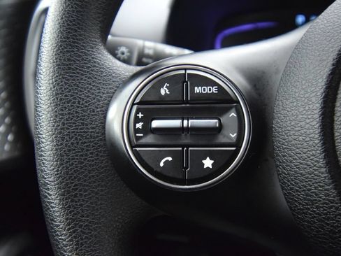 Used 2025 Kia Soul LX w/ LX Technology Package FWD image 32