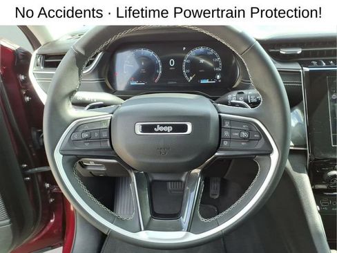 Used 2023 Jeep Grand Cherokee Laredo AWD/4WD image 16