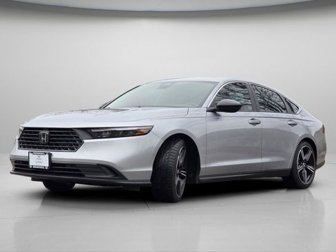 Used 2023 Honda Accord Sport image 4