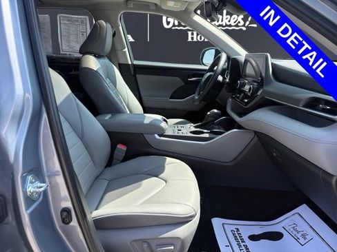 Used 2024 Toyota Highlander XLE AWD/4WD image 15
