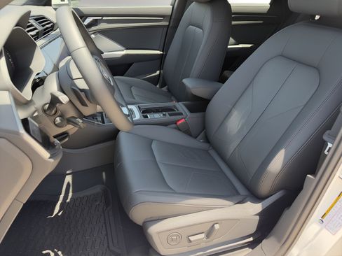 Certified 2025 Audi Q3 2.0T Premium w/ Convenience Package AWD/4WD image 5