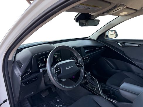 Used 2024 Kia Niro LX FWD image 9