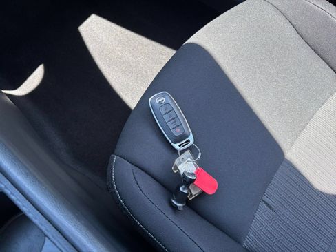 Used 2025 Nissan Sentra SV FWD image 21