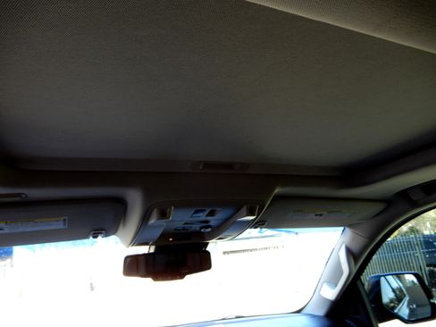 Used 2016 Cadillac Escalade Luxury image 24