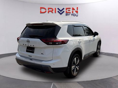 Used 2025 Nissan Rogue SL w/ SL Premium Package FWD image 3