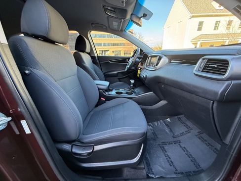 Used 2020 Kia Sorento LX image 24