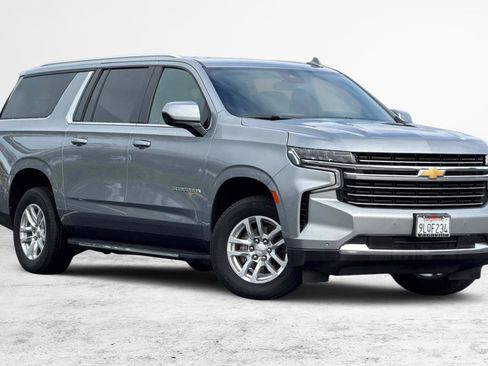 Used 2024 Chevrolet Suburban LT image 2