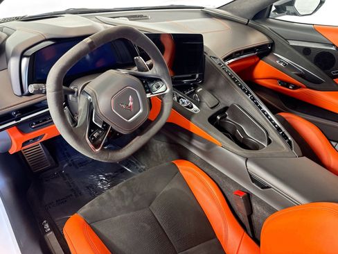 Used 2025 Chevrolet Corvette Stingray Premium Cpe w/ Z51 Performance Package image 4