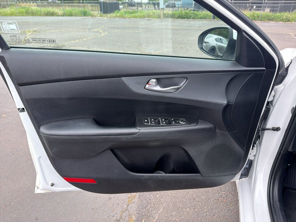 Used 2021 Kia Forte LXS FWD image 17