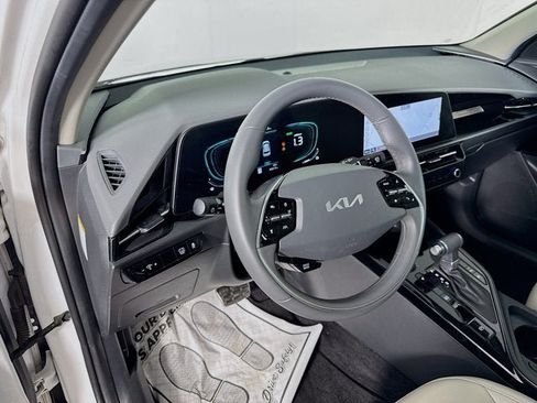 Certified 2023 Kia Niro EX Touring FWD image 9