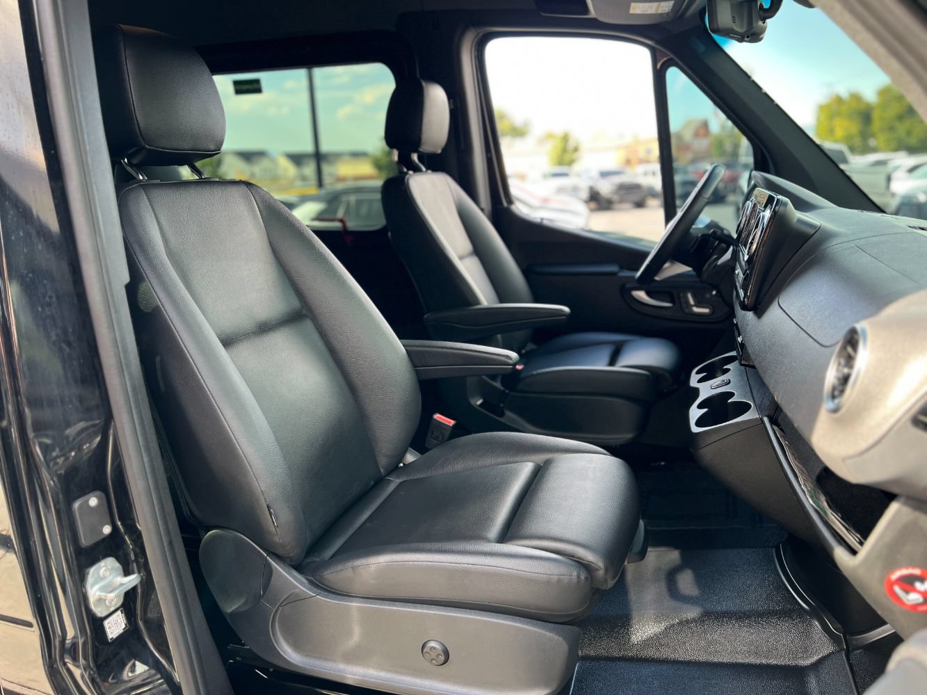 Used 2025 Mercedes-Benz Sprinter 2500 image 24