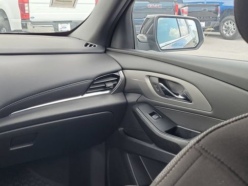 Used 2023 Chevrolet Traverse LT FWD image 16