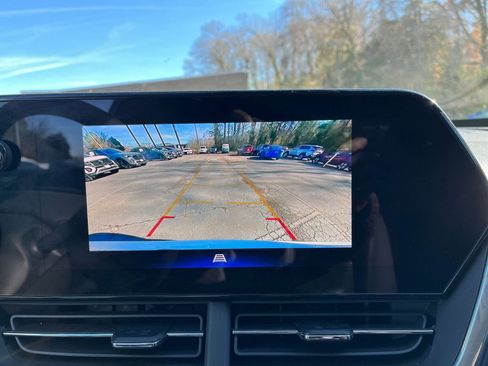 Used 2025 Chevrolet Trax LT image 17