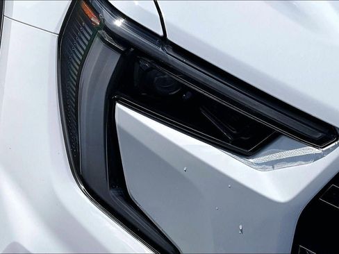 Used 2025 GMC Acadia Elevation image 28