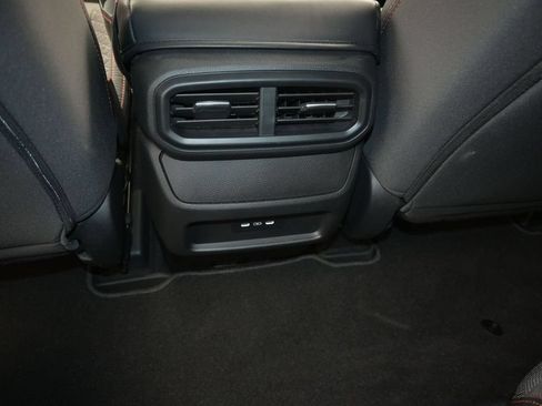 Used 2025 Honda Pilot Sport image 14