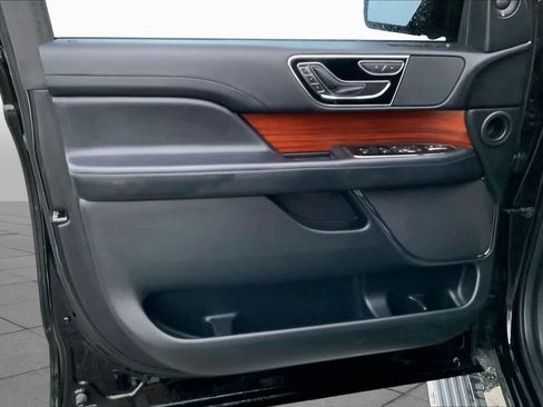 Used 2018 Lincoln Navigator Select w/ Technology Package RWD image 21