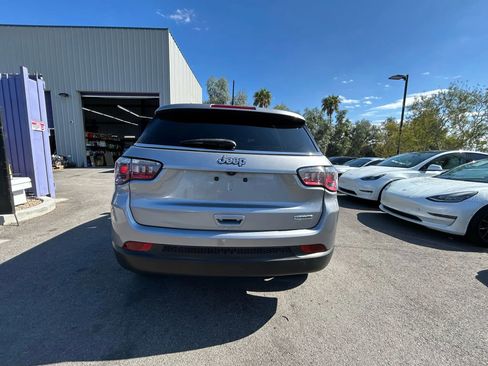 Used 2017 Jeep Compass Latitude w/ Popular Equipment Group FWD image 5