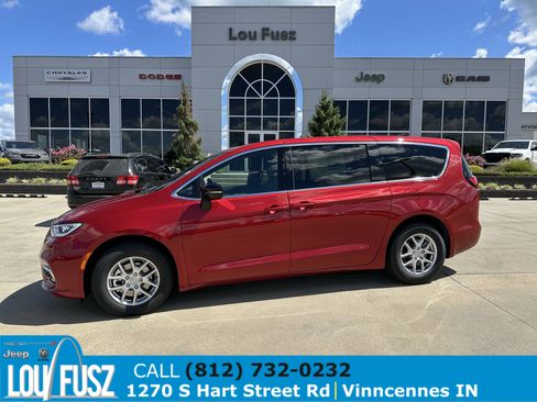 New 2026 Chrysler Pacifica Select image 1