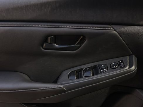 Used 2025 Nissan Sentra S image 23