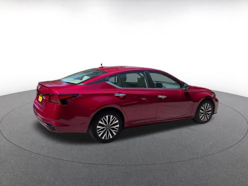 Used 2025 Nissan Altima 2.5 SV FWD image 15