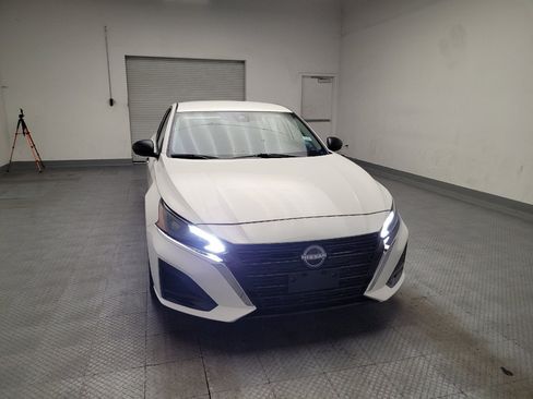 Used 2025 Nissan Altima 2.5 SV FWD image 14