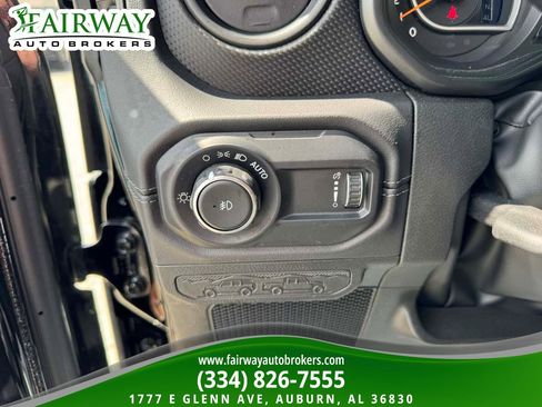 Used 2025 Jeep Wrangler Unlimited Rubicon w/ Convenience Group image 17