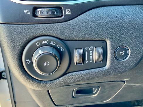 Used 2021 Jeep Cherokee Trailhawk w/ Comfort/Convenience Group image 46