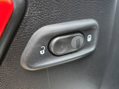 Used 2016 Jeep Wrangler Sahara w/ Connectivity Group image 26