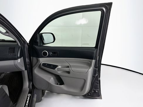 Used 2014 Toyota Tacoma PreRunner image 29