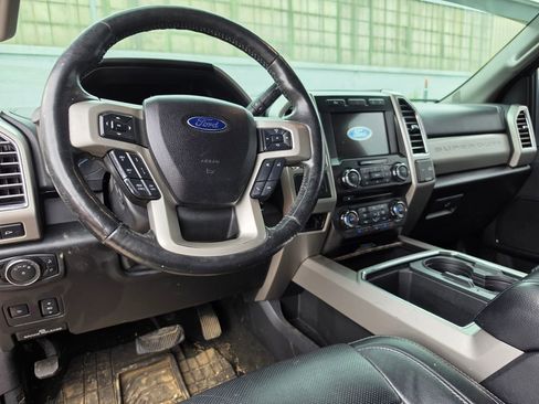 Used 2017 Ford F250 Lariat w/ Lariat Ultimate Package AWD/4WD image 4