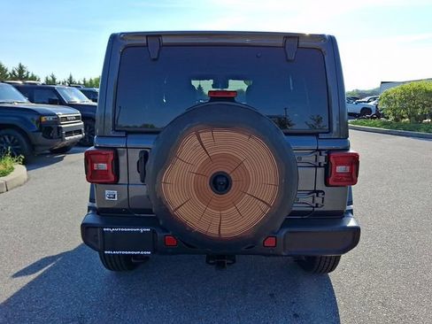 Used 2021 Jeep Wrangler Unlimited Sahara AWD/4WD image 5