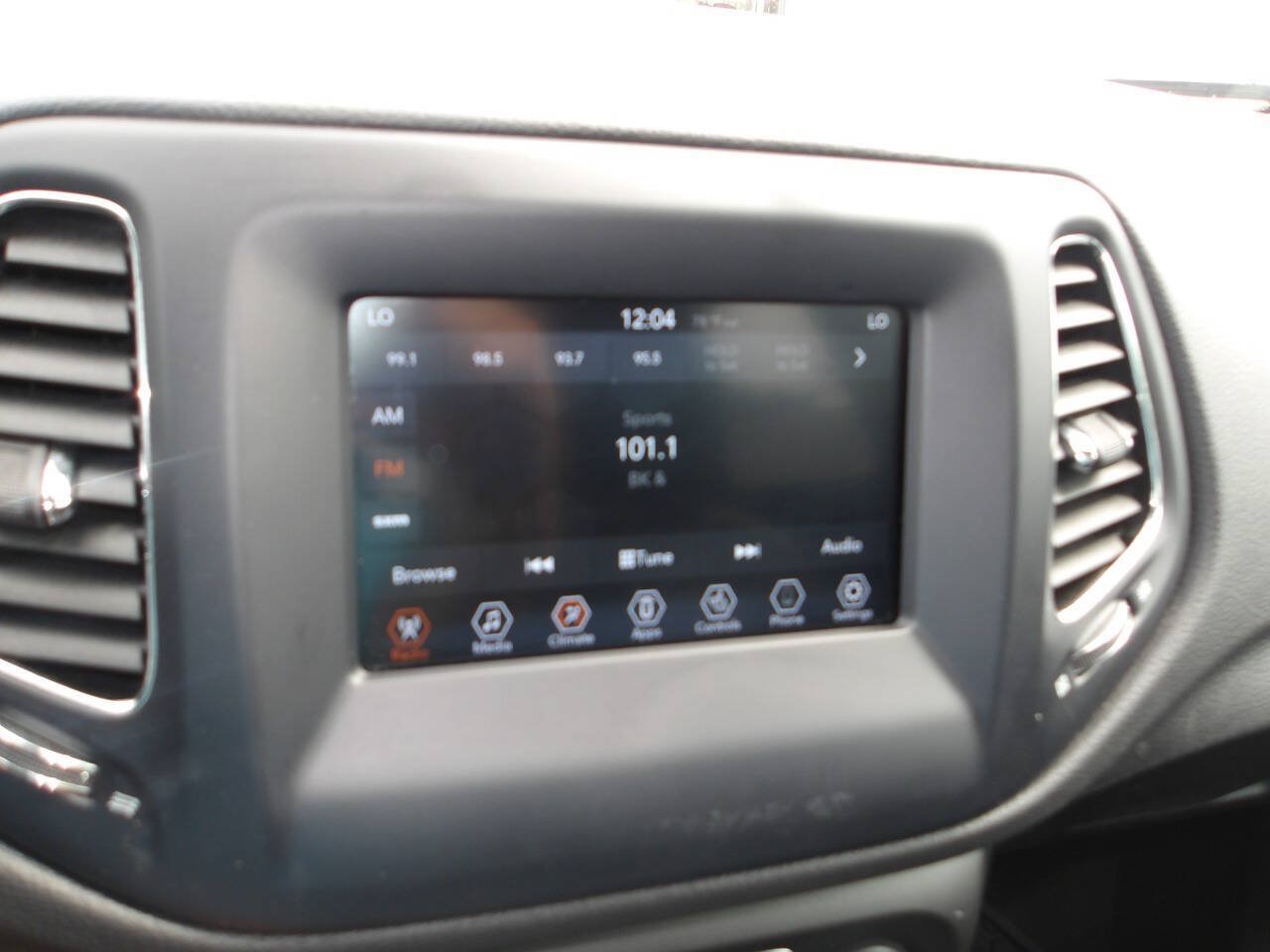 Used 2021 Jeep Compass Latitude w/ Driver Assistance Group AWD/4WD image 13