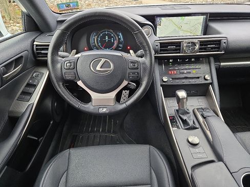 Used 2018 Lexus IS 300 F Sport w/ F Sport Package image 11