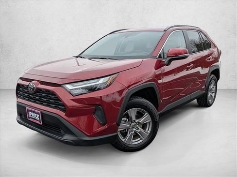 Used 2025 Toyota RAV4 XLE image 1