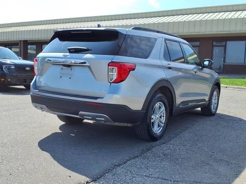 Used 2024 Ford Explorer XLT w/ Equipment Group 202A AWD/4WD image 5
