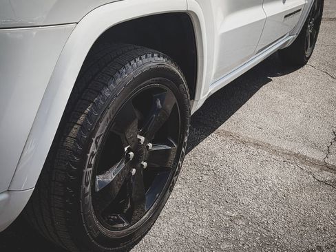 Used 2015 Jeep Grand Cherokee Altitude AWD/4WD image 29