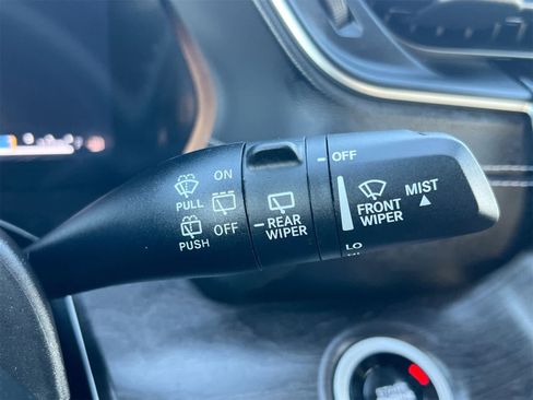 Used 2024 Jeep Grand Cherokee Limited image 25