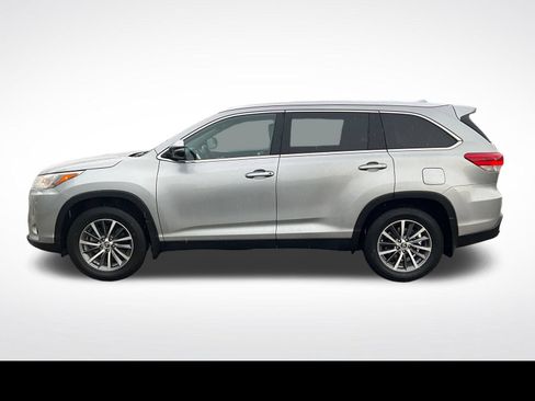 Used 2019 Toyota Highlander XLE AWD/4WD image 15