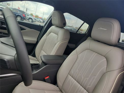 New 2026 Buick Envista Avenir image 17