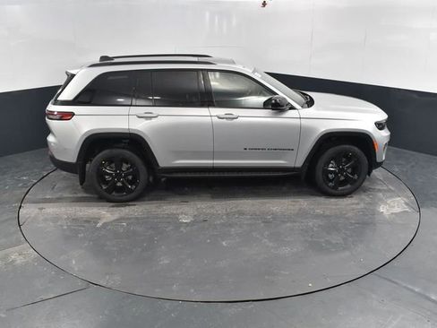 New 2025 Jeep Grand Cherokee Altitude w/ MOPAR Finishing Package AWD/4WD image 47